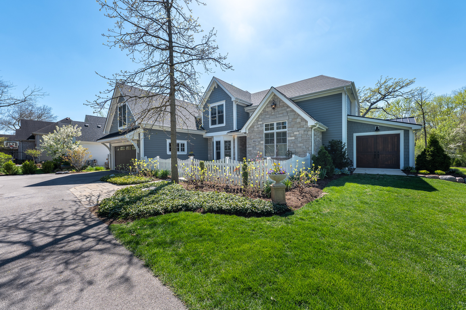 Property Photo: 864 N Bennett Street IL 60134