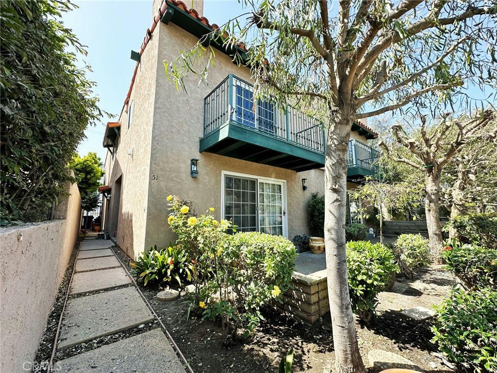 Property Photo:  51 Covina Avenue  CA 90803 