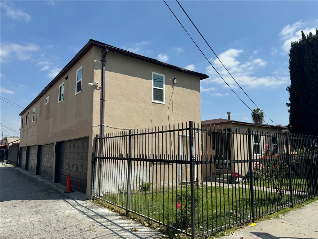 Property Photo:  220 N Rose Avenue  CA 90221 