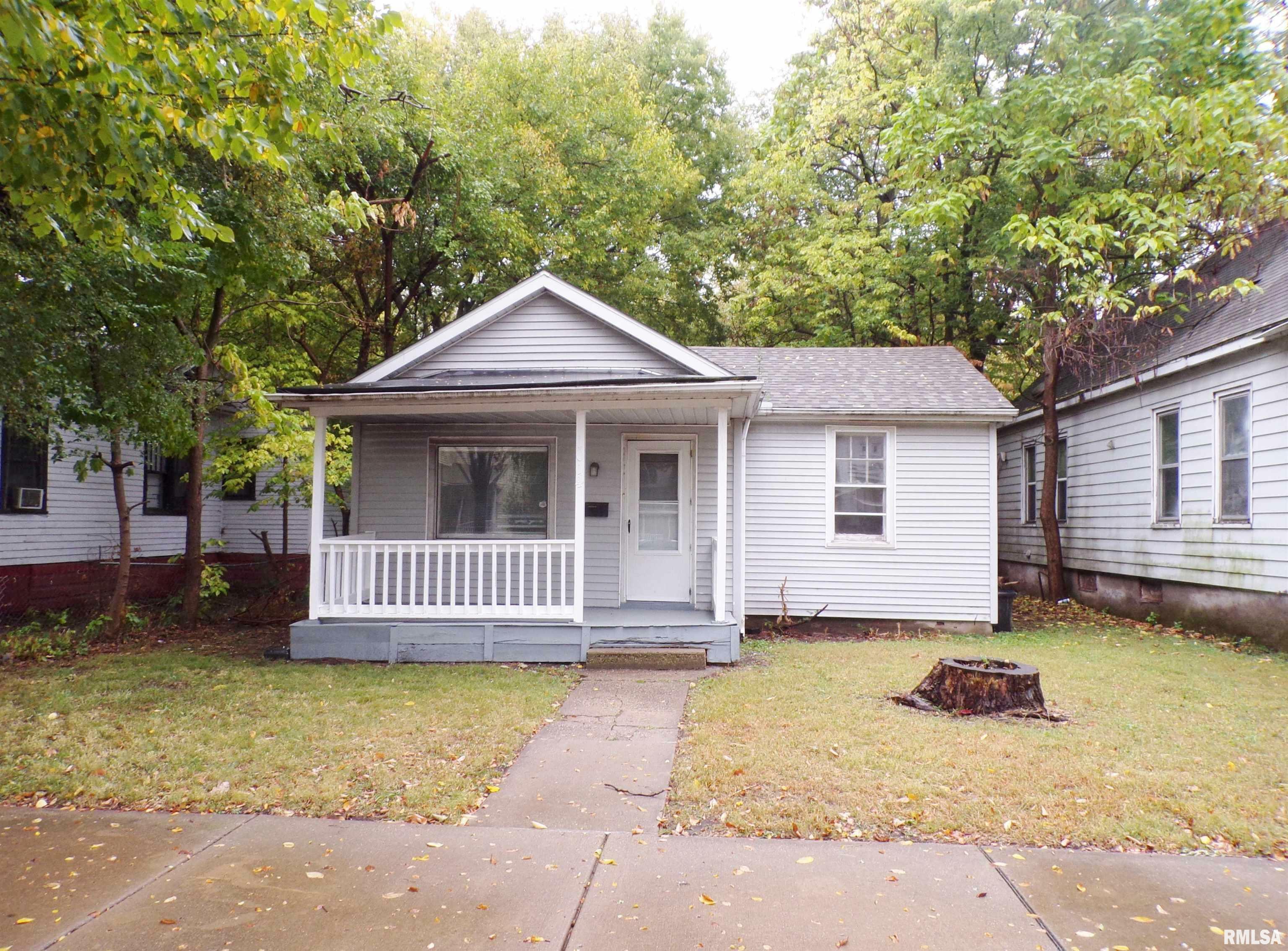 Property Photo:  1014 NE Monroe Street  IL 61603 