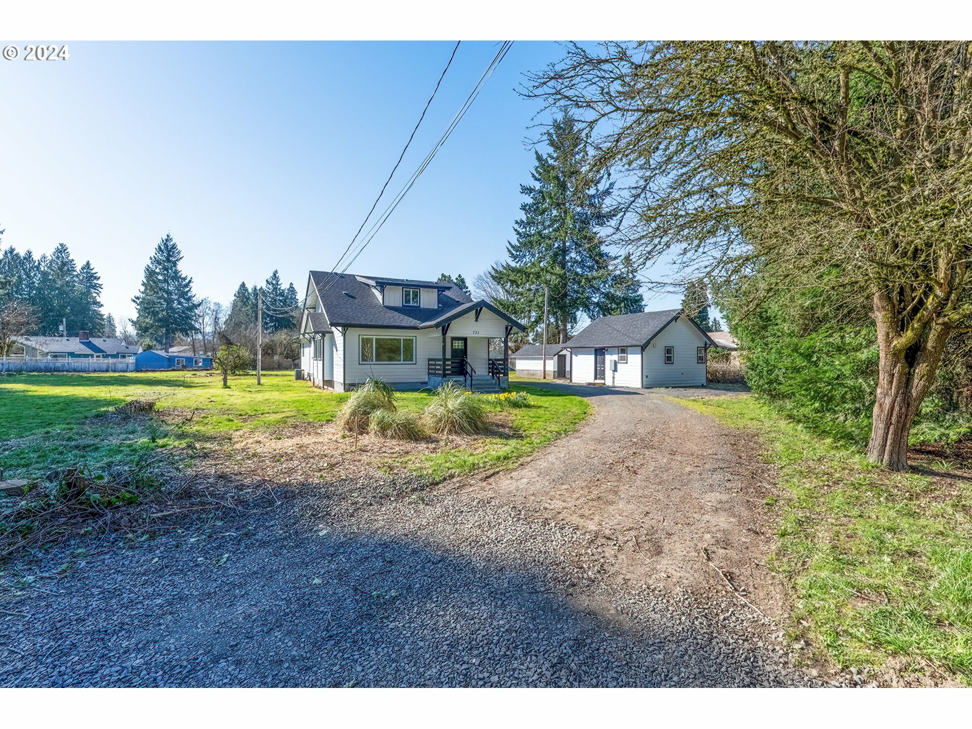 Property Photo:  731 Pioneer Ave  WA 98611 