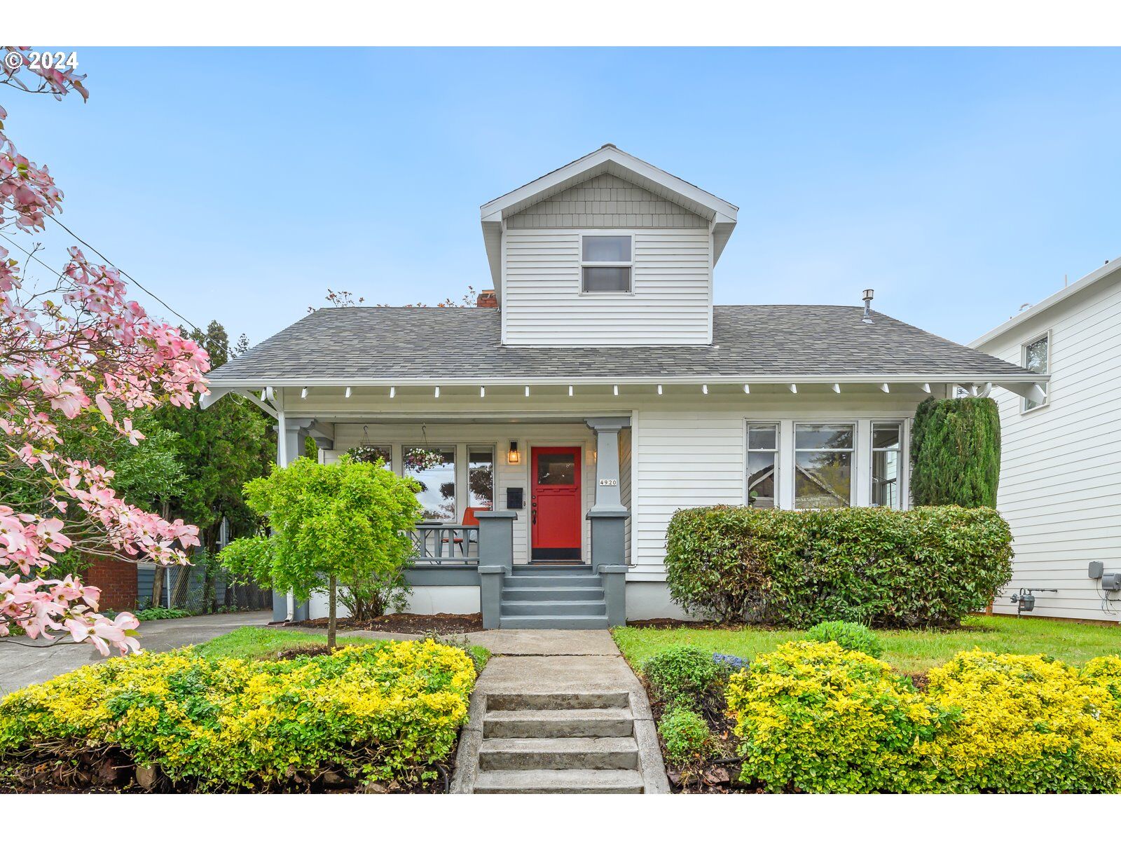 Property Photo:  4920 NE 35th Pl  OR 97211 