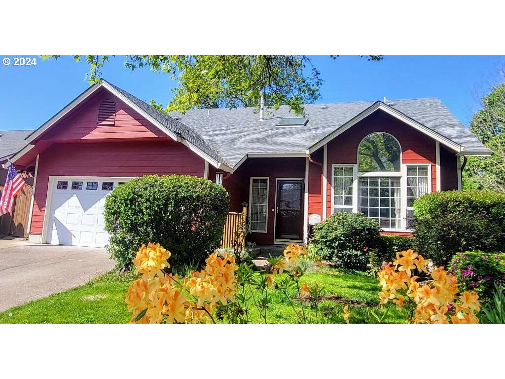 Property Photo: 1225 Risden Pl OR 97404