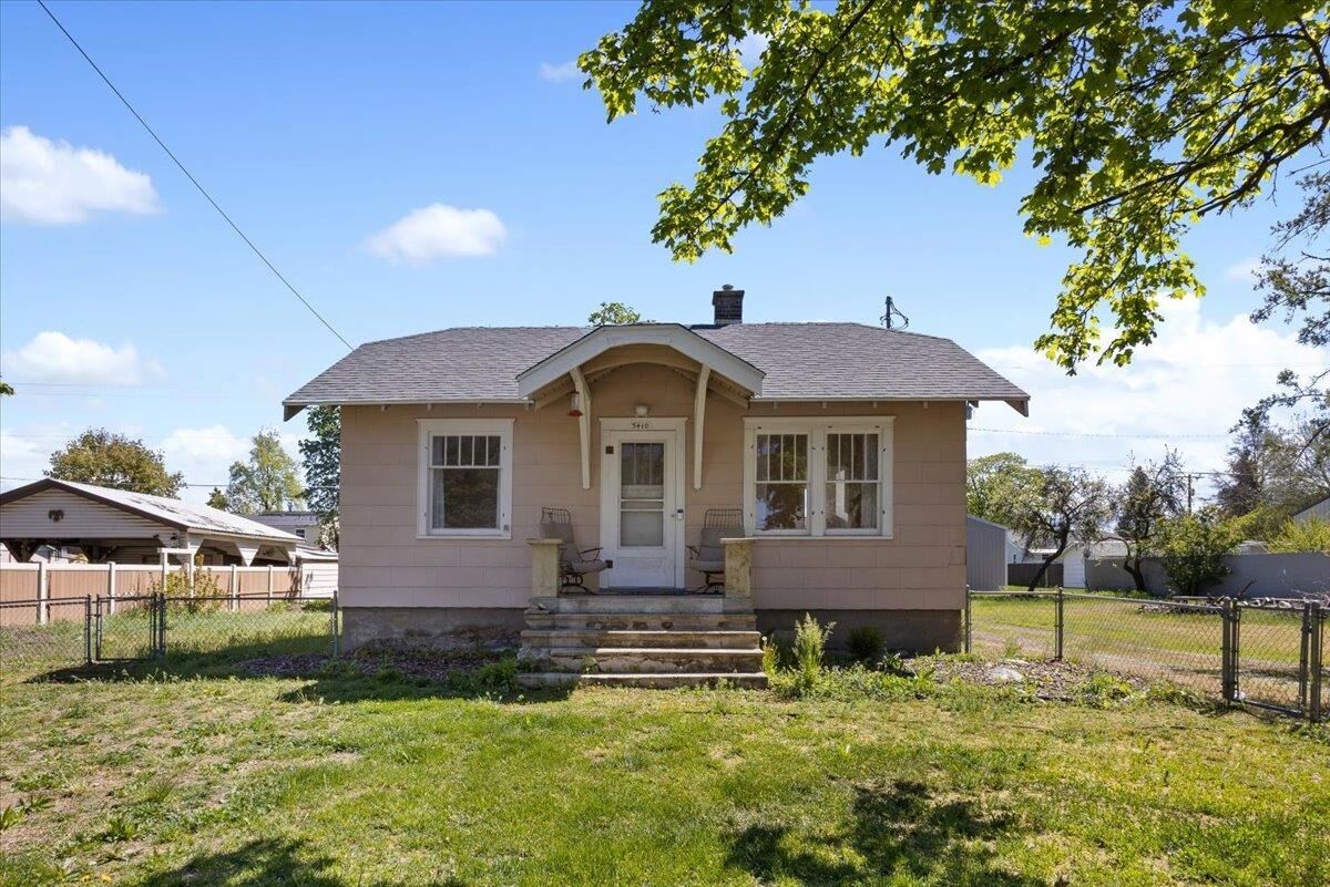 Property Photo:  3410 N Park Rd  WA 99212 