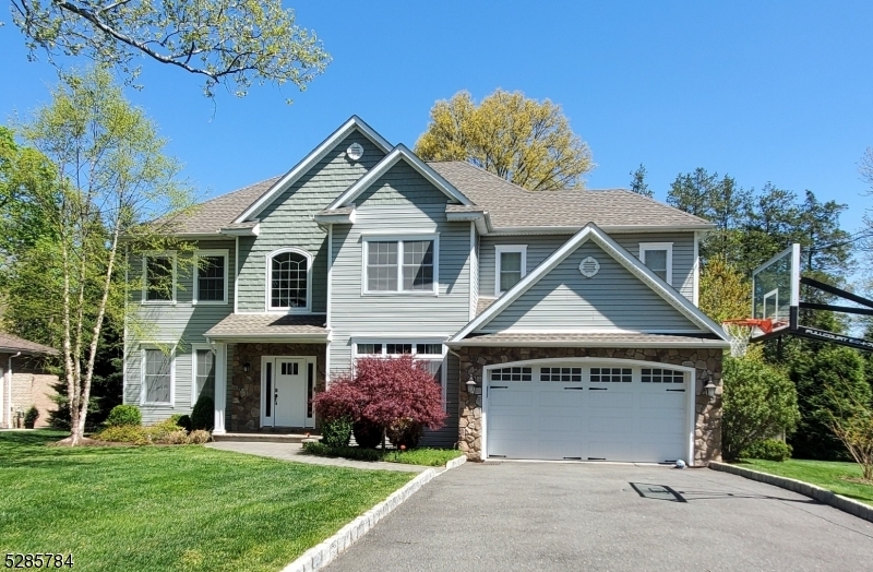 Property Photo:  4 Townsend Dr  NJ 07932 