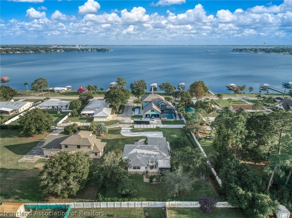 Property Photo:  3606 Lakeview Drive  FL 33870 