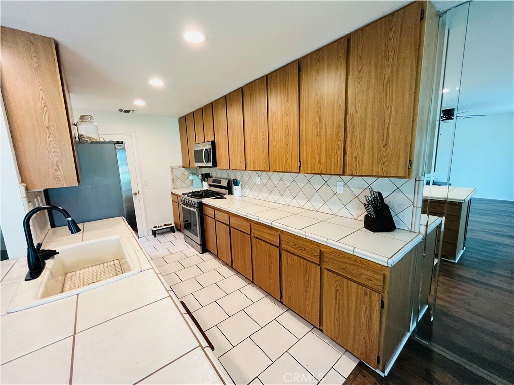 Property Photo: 27535 Lakeview Drive 53 CA 92342