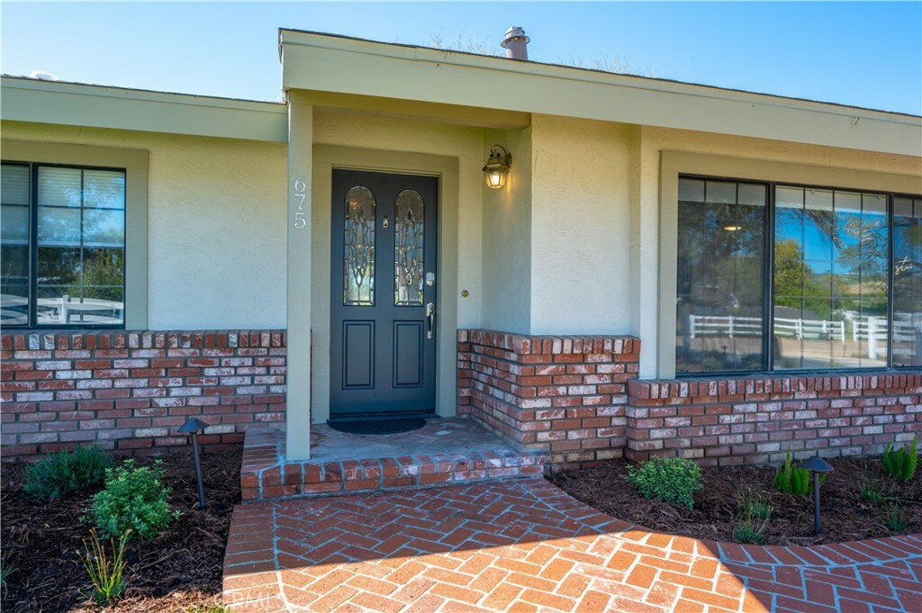 Property Photo:  675 Oak Lane  CA 93446 