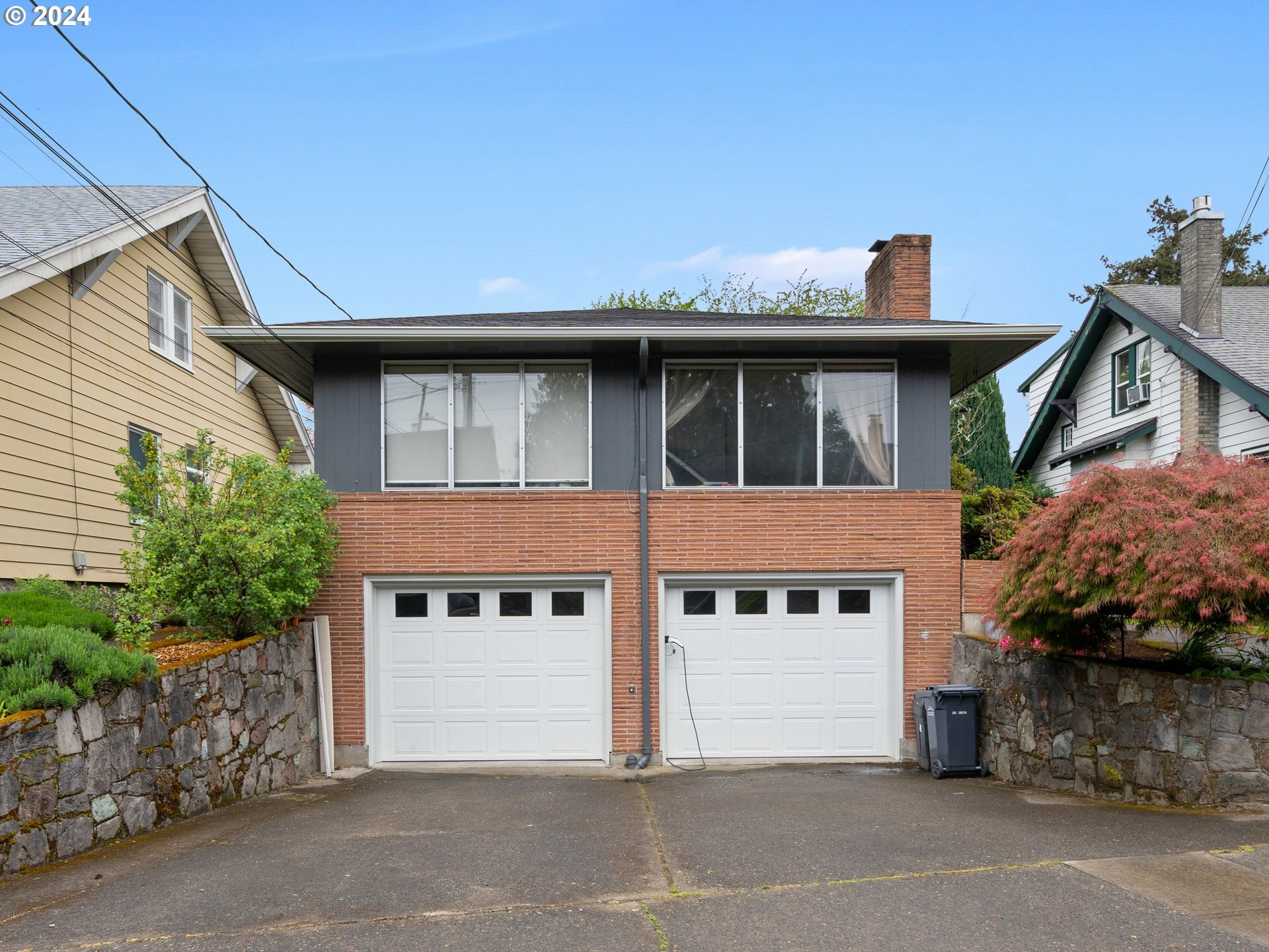 Property Photo:  3748 SE 10th Ave  OR 97202 