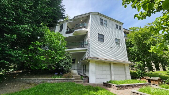Property Photo:  1535 Magnolia Blvd W  WA 98199 