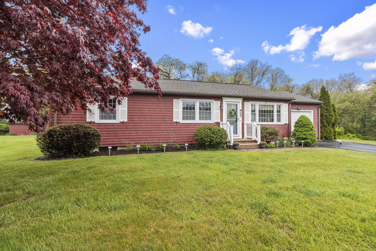 Property Photo:  33 Park Place  CT 06357 