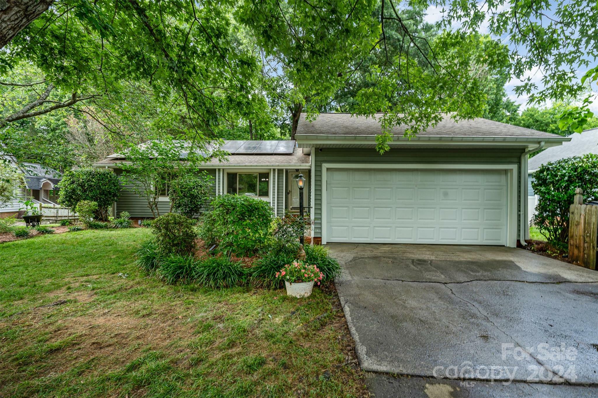 Property Photo:  8216 Inverary Place  NC 28226 
