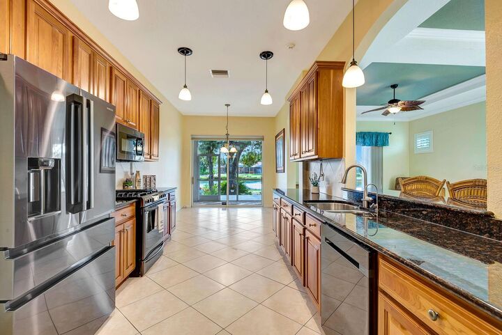 Property Photo: 804 Regal Manor Way FL 33573