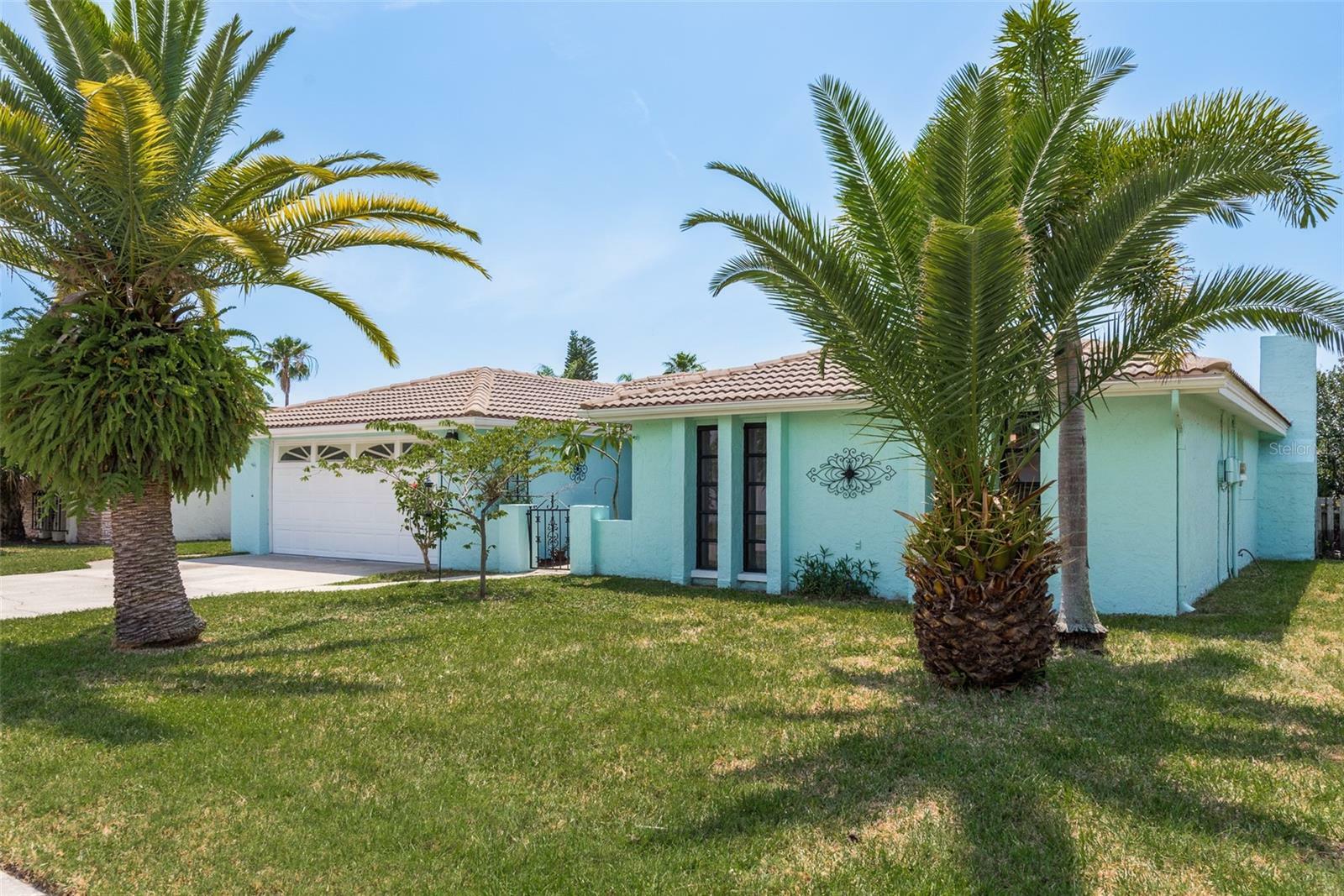 Property Photo:  9817 Tradewinds Drive  FL 34668 