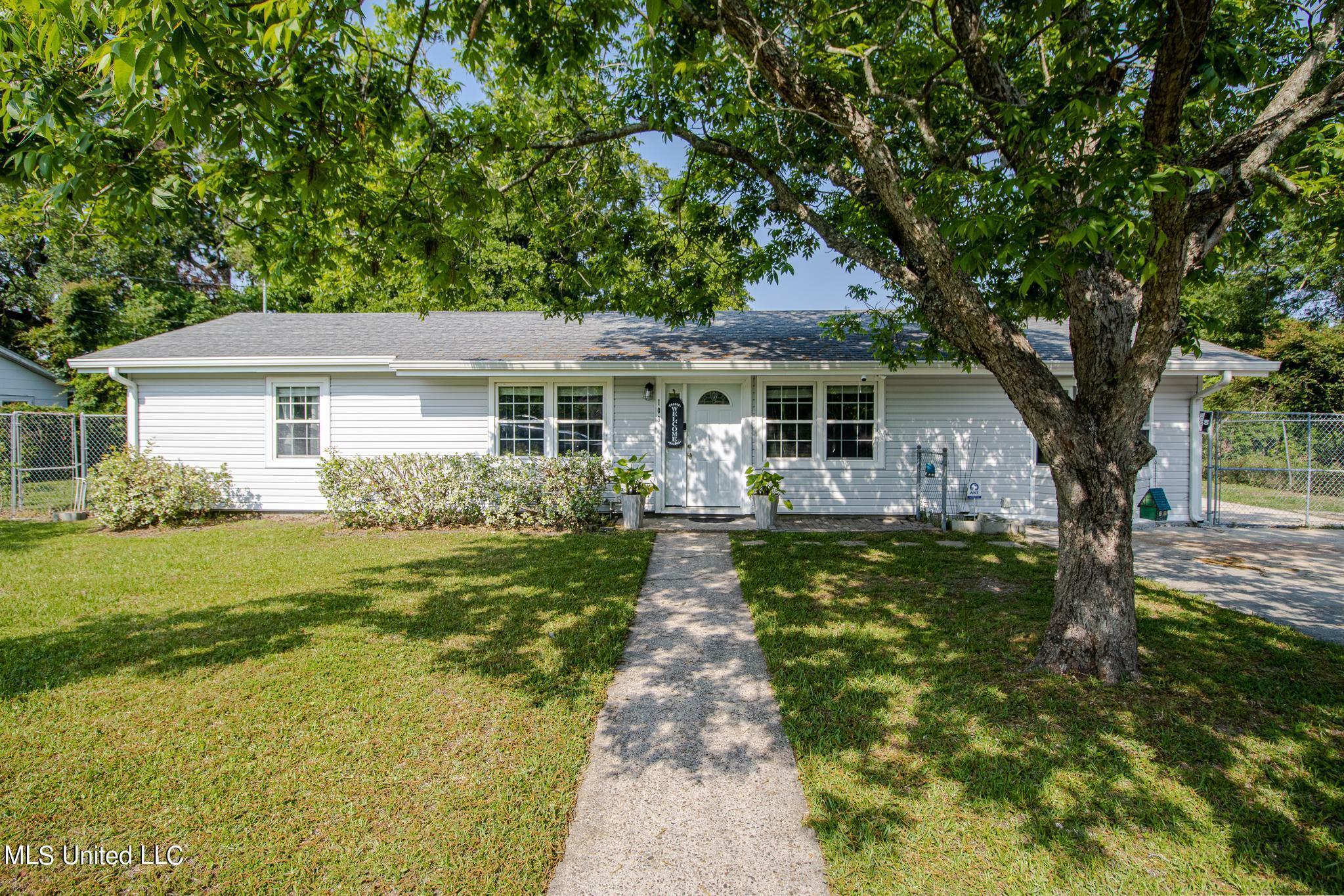 Property Photo:  109 Oak View Avenue  MS 39560 