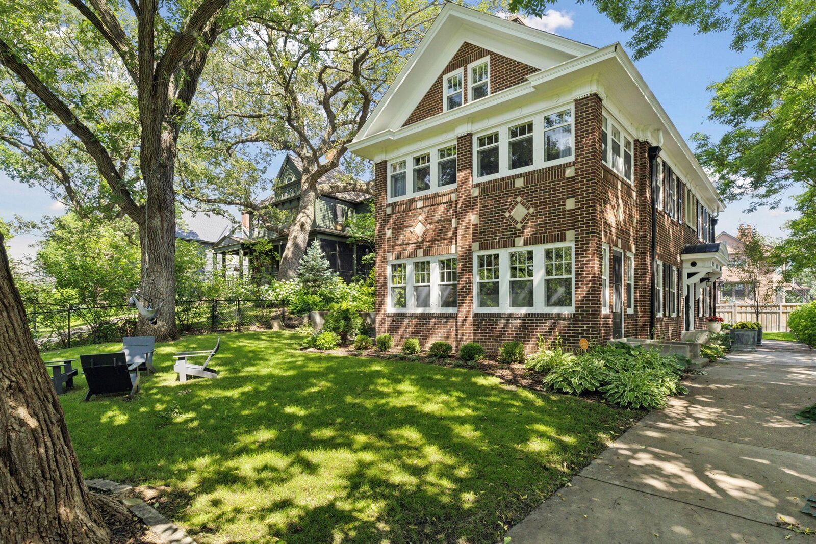 Property Photo:  25 Kenwood Parkway  MN 55105 