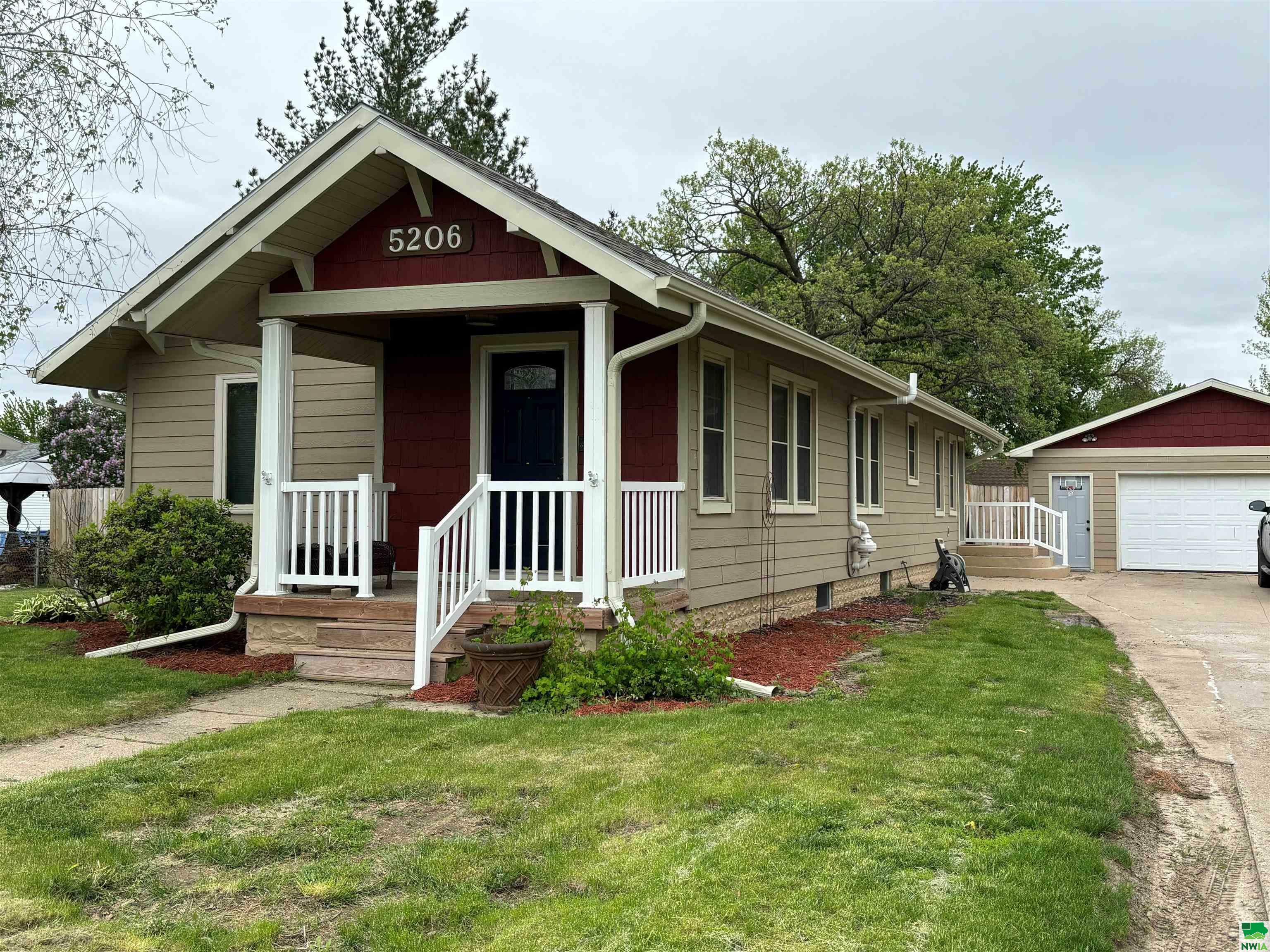 Property Photo:  5206 Seger Ave  IA 51106 