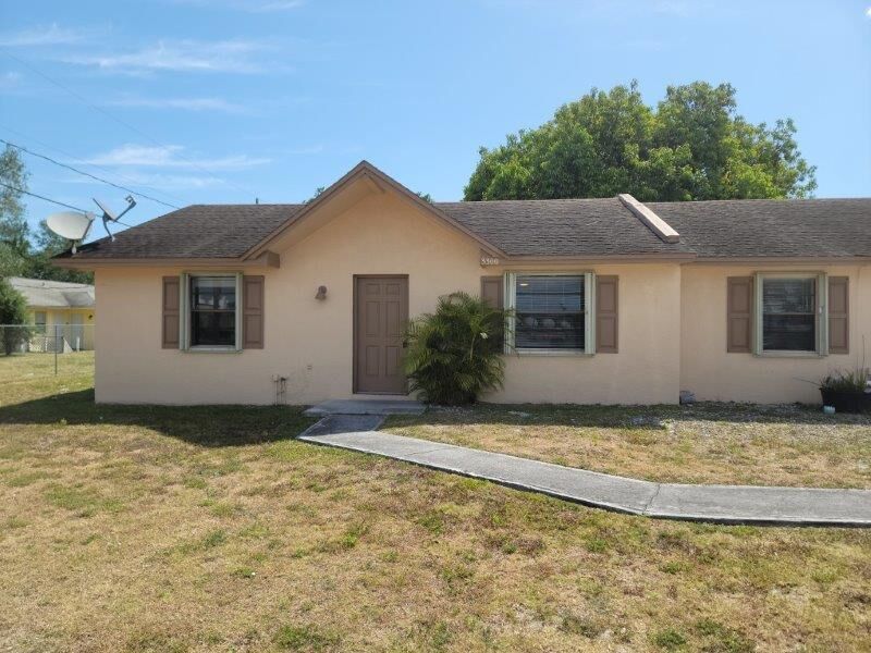 Property Photo:  3300 Oleander Avenue  FL 34982 