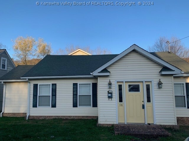 Property Photo: 116 Washington Avenue WV 25130