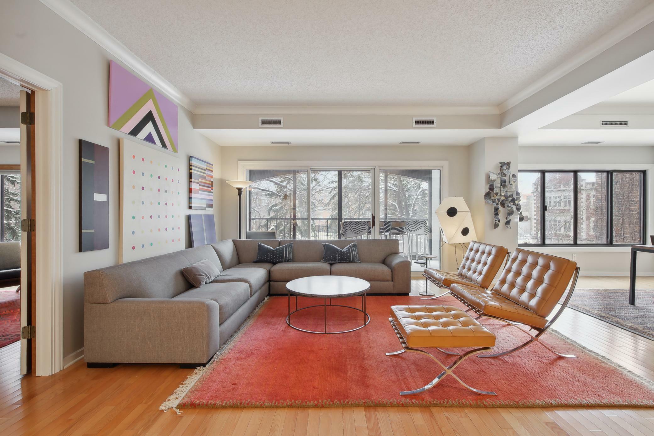 Property Photo: 1201 Yale Place 102 MN 55403