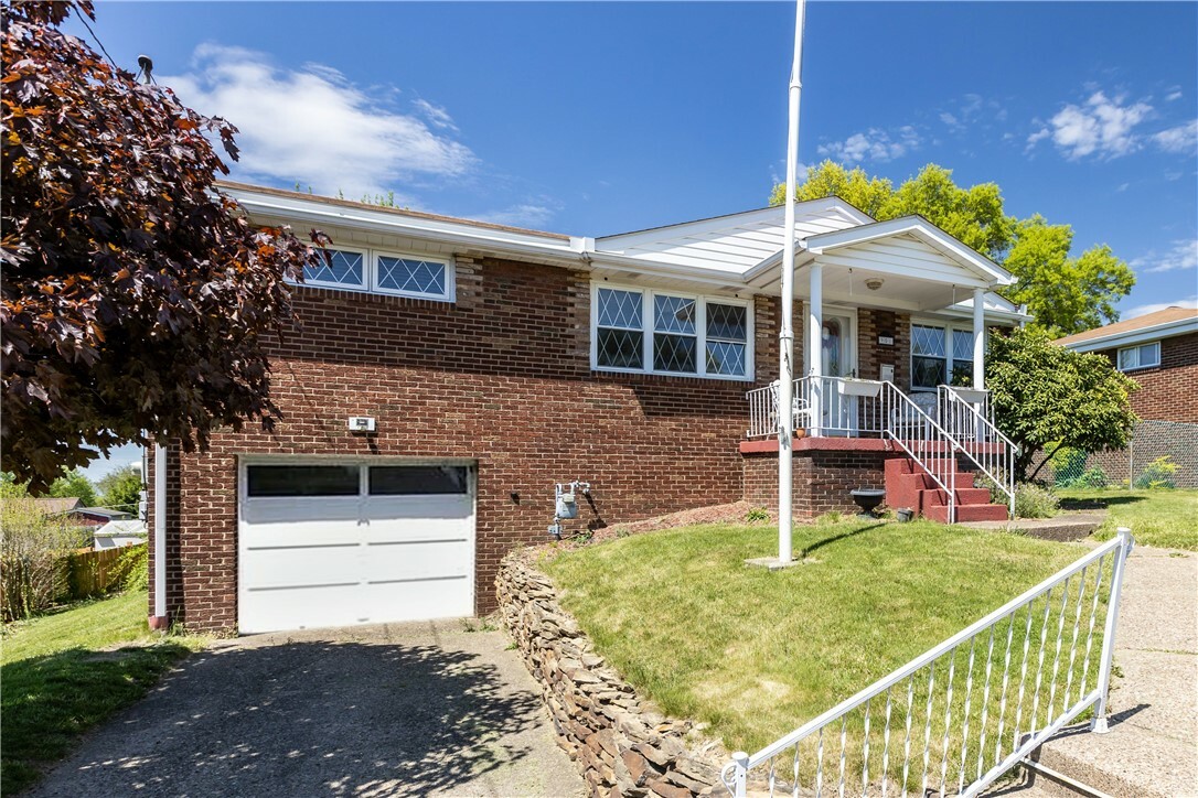 Property Photo:  951 Collins Ave  PA 15005 