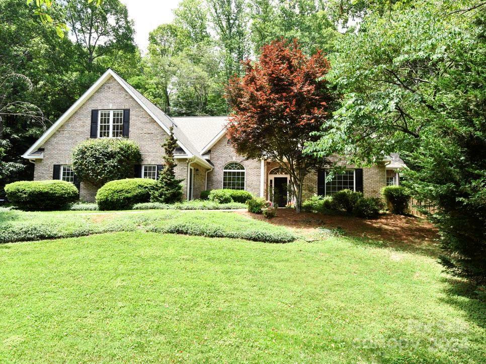 741 N Sunlight Ridge Court  Hendersonville NC 28792 photo