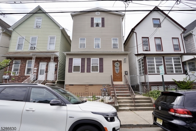 Property Photo:  918 Roosevelt St  NJ 07202 