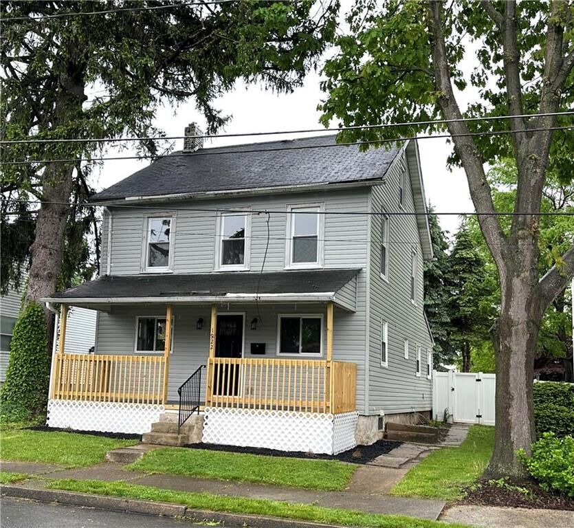Property Photo:  1922 Lincoln Street  PA 18017 