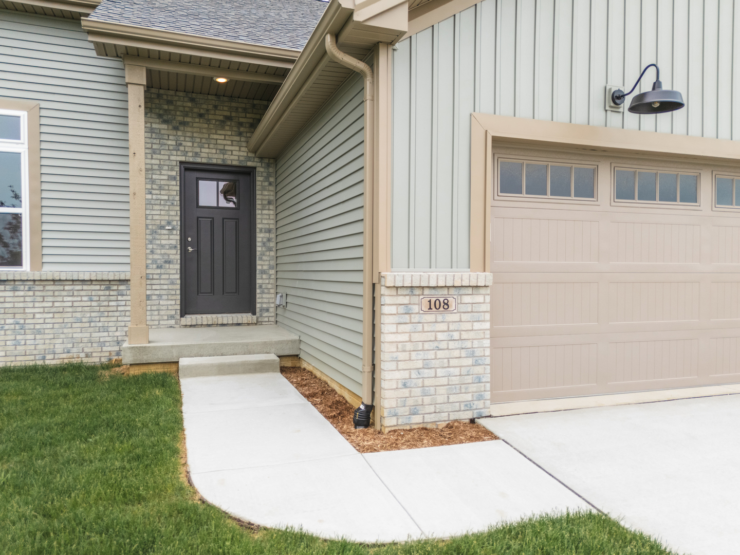 Property Photo:  108 Dugan Trail  IL 61736 