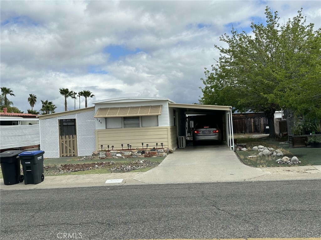 Property Photo:  1044 W Johnston Avenue  CA 92543 