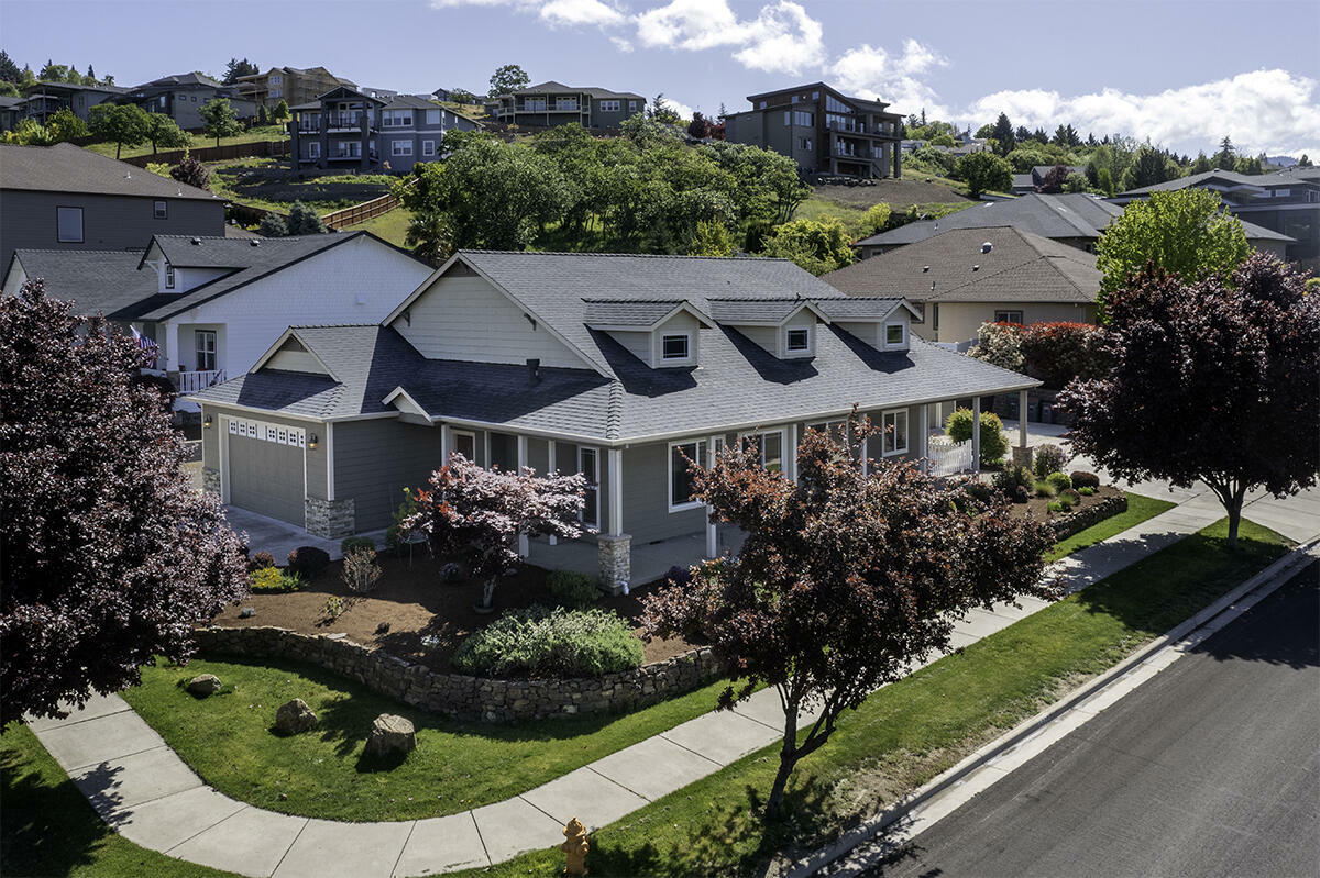 Property Photo: 4328 Tamarack Drive OR 97504