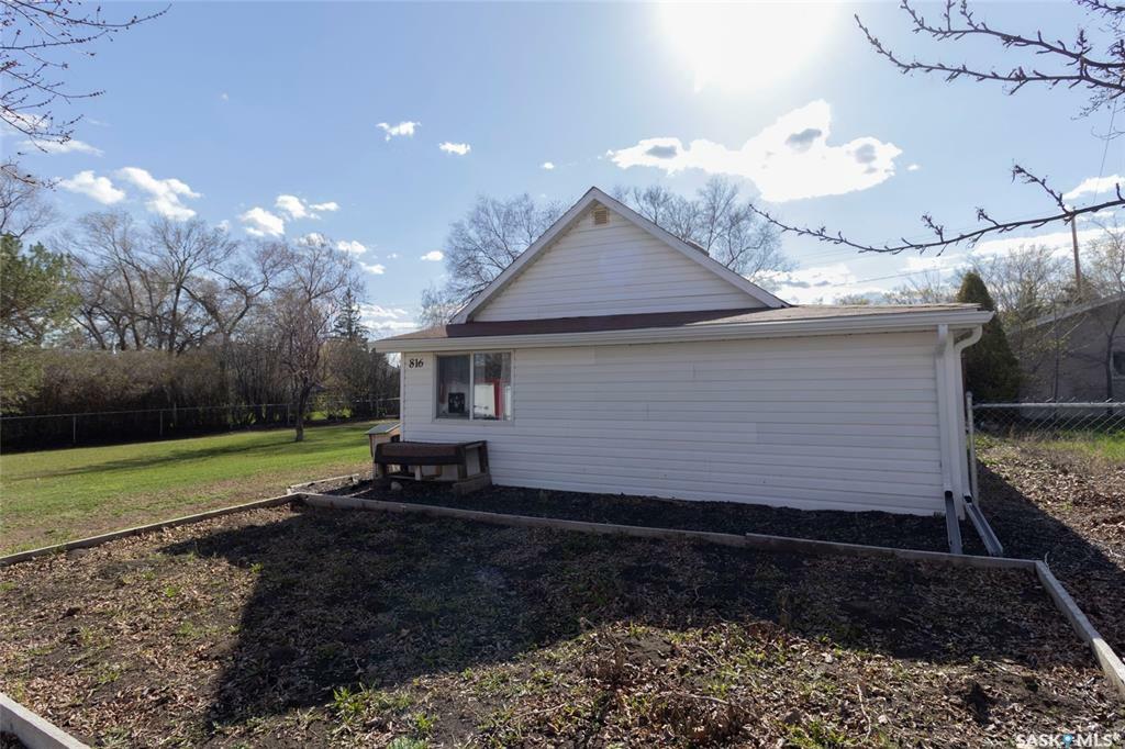 Property Photo:  816 7th Street  SK S0K 3C0 