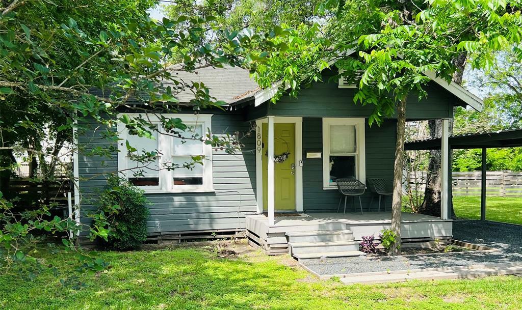 Property Photo: 1809 Beall Street TX 77008