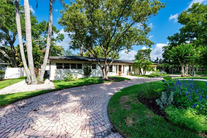 Property Photo: 115 Hollie Court FL 32751