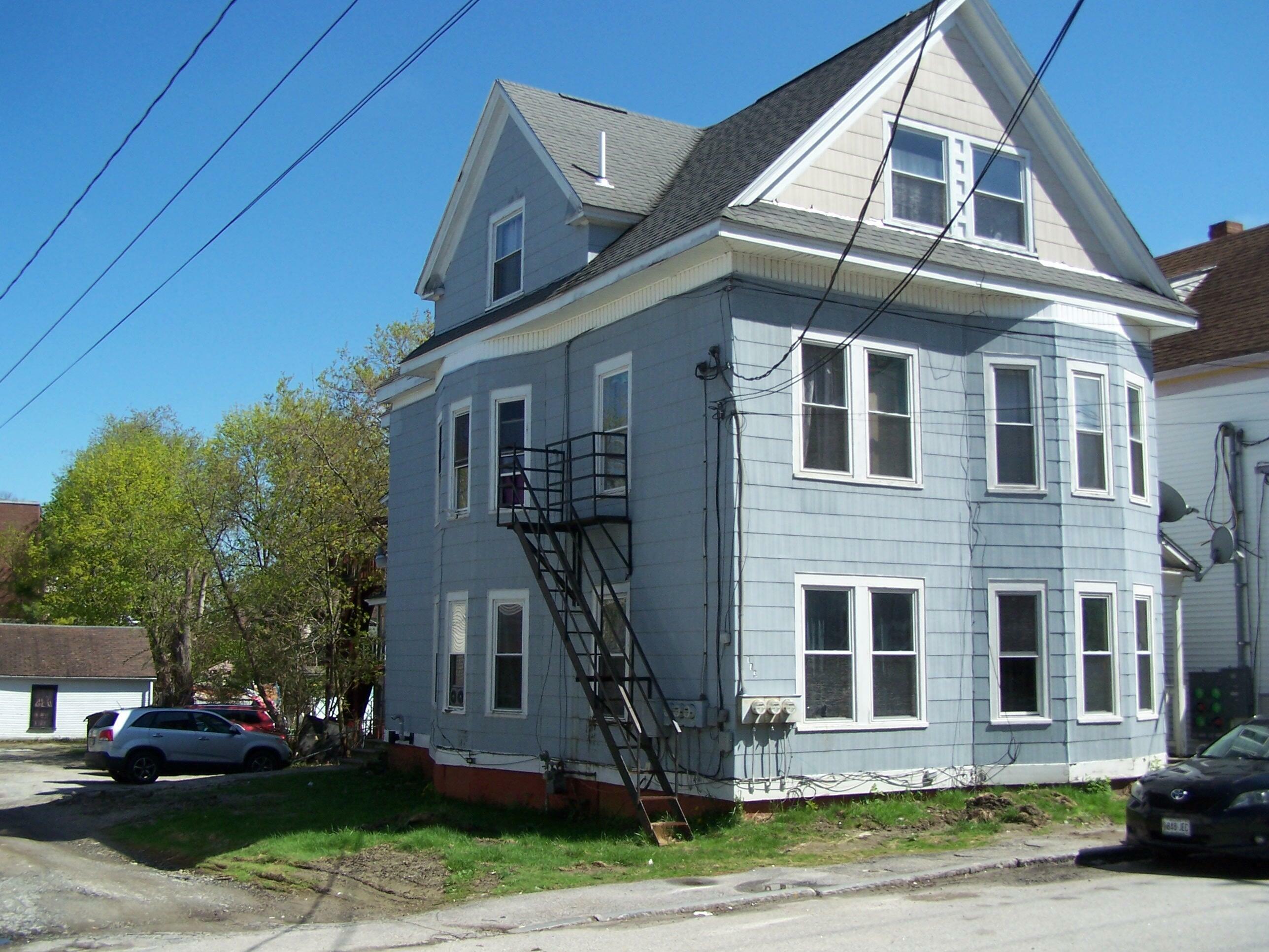 Property Photo:  173 Oak Street  ME 04240 