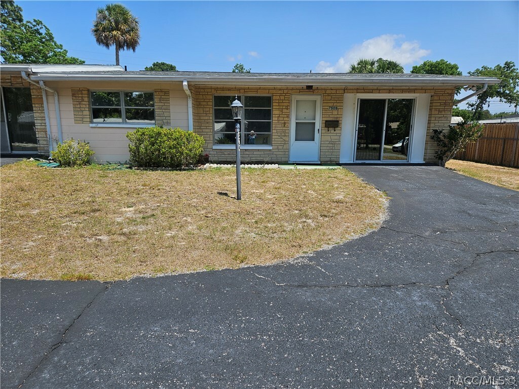 Property Photo: 7509 W 7 Rivers Drive FL 34429