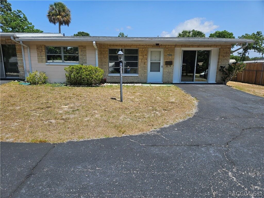 Property Photo: 7509 W 7 Rivers Drive FL 34429