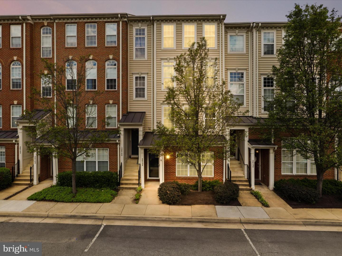 Property Photo: 24738 Stone Station Terrace 215 VA 20105