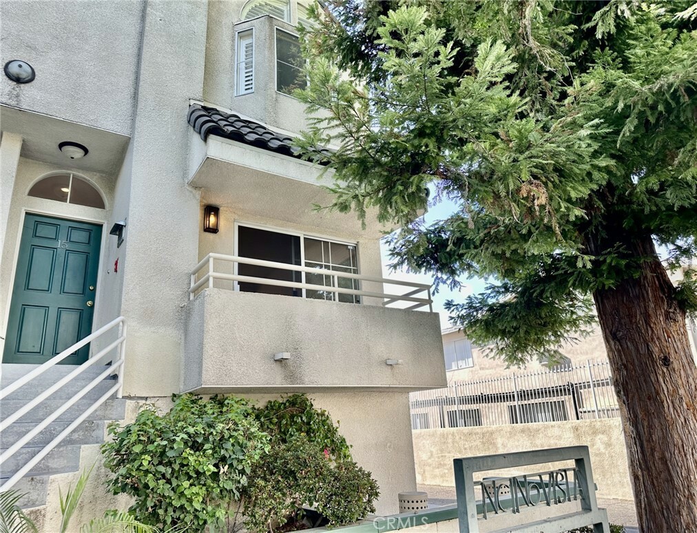 Property Photo:  5145 Yarmouth Avenue 15  CA 91316 