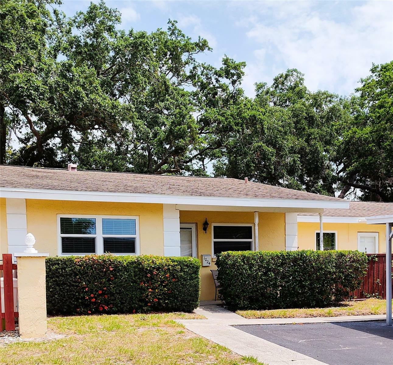 Property Photo:  1024 De Soto Dr 2  FL 34698 