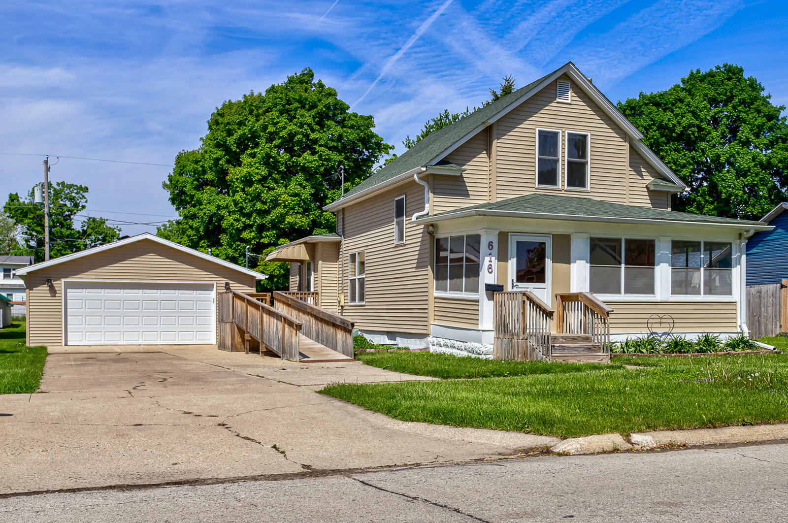 Property Photo:  616 10th Street  IA 50201 