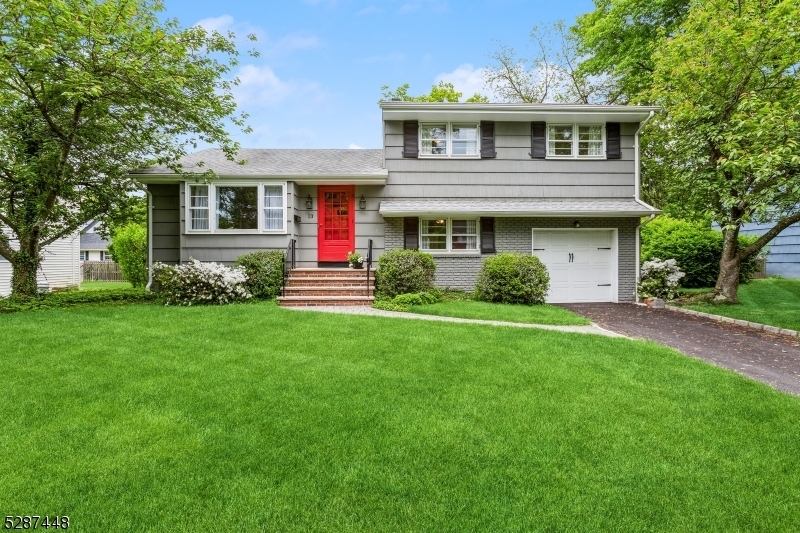 Property Photo:  13 Oak Ct  NJ 07023 