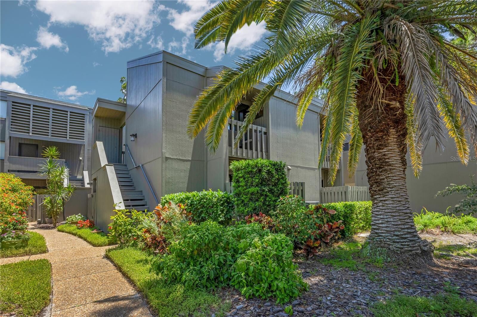 Property Photo: 207 Woodland Drive 207 FL 34229