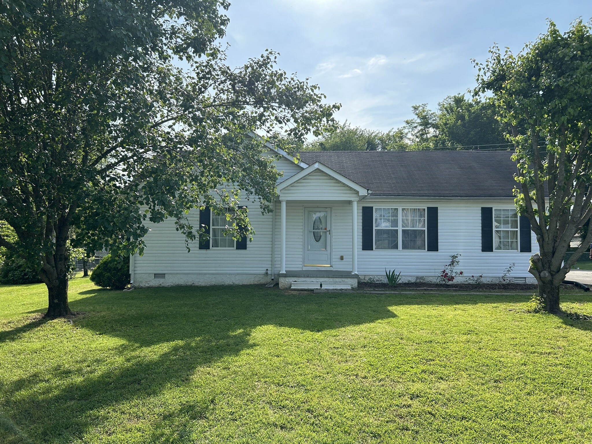 Property Photo:  122 Kristen Dr  TN 37083 