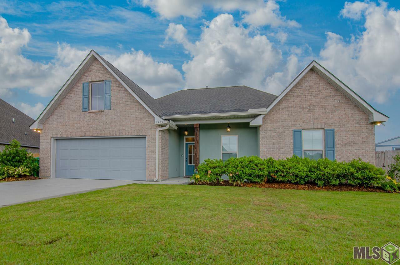 Property Photo: 8792 Providence Dr LA 70726