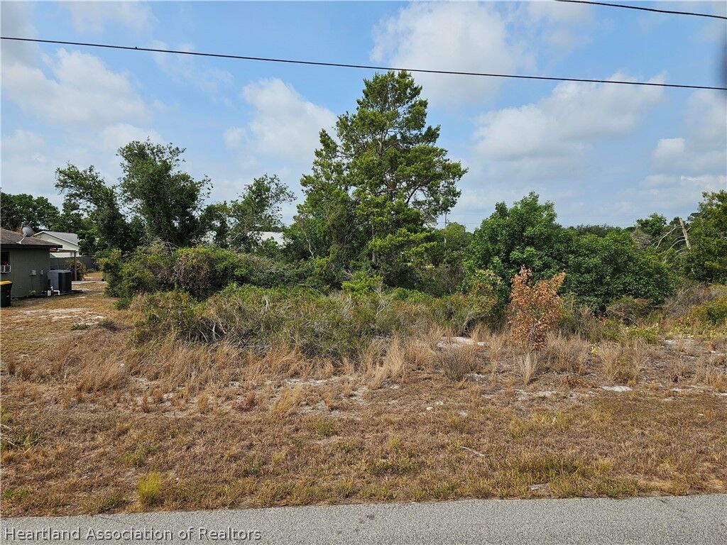 Property Photo: 134 Grape Road NW FL 33852