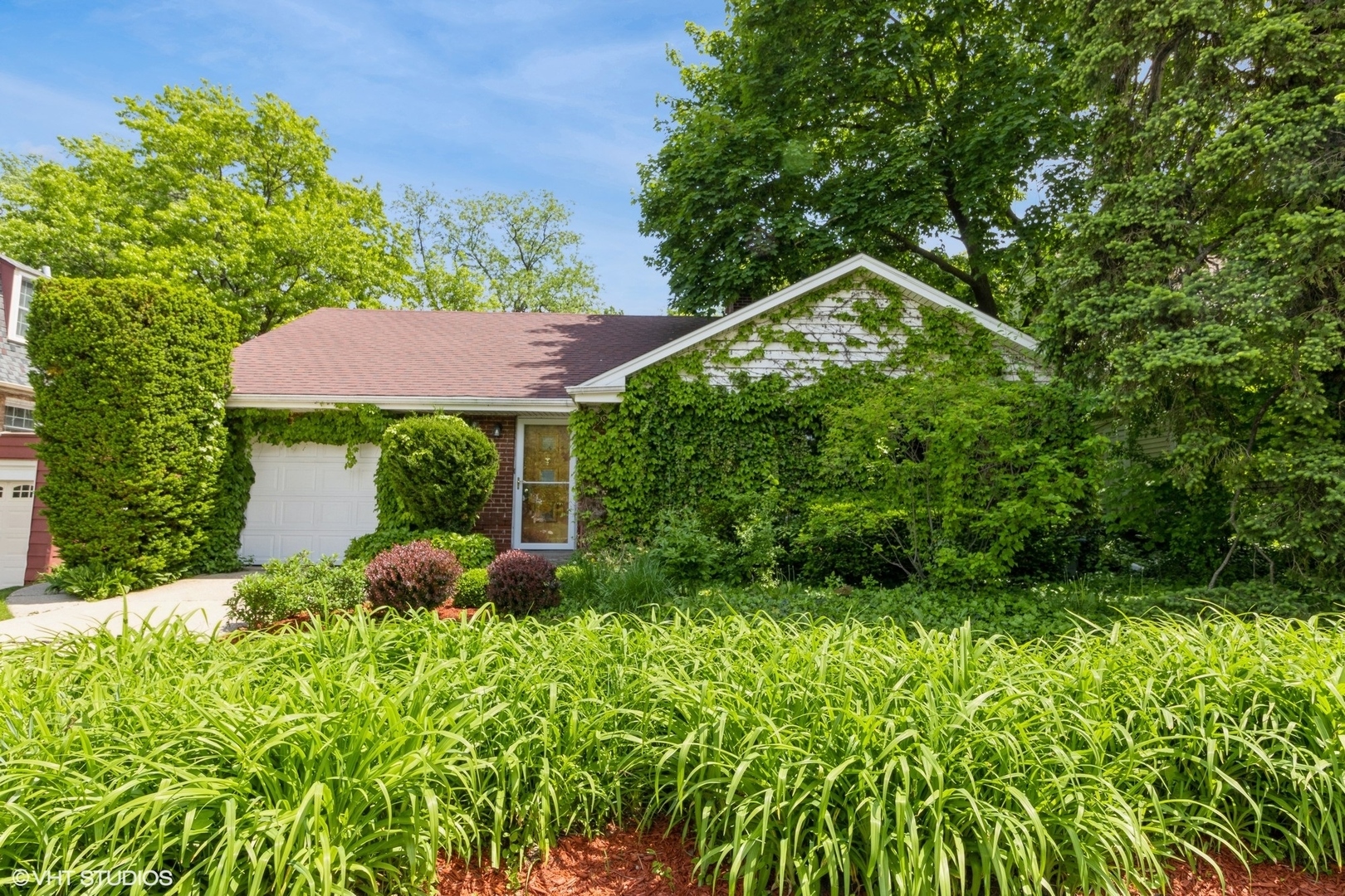 Property Photo: 301 S Wolf Road IL 60016