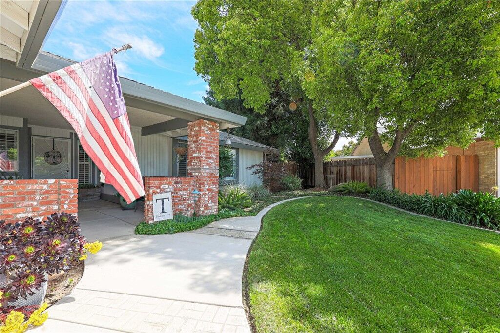 Property Photo:  832 Valparaiso Court  CA 95348 