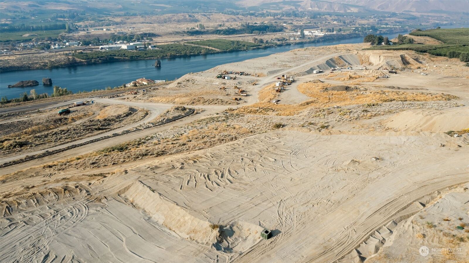 Property Photo:  114 S Valiant Drive  WA 98802 