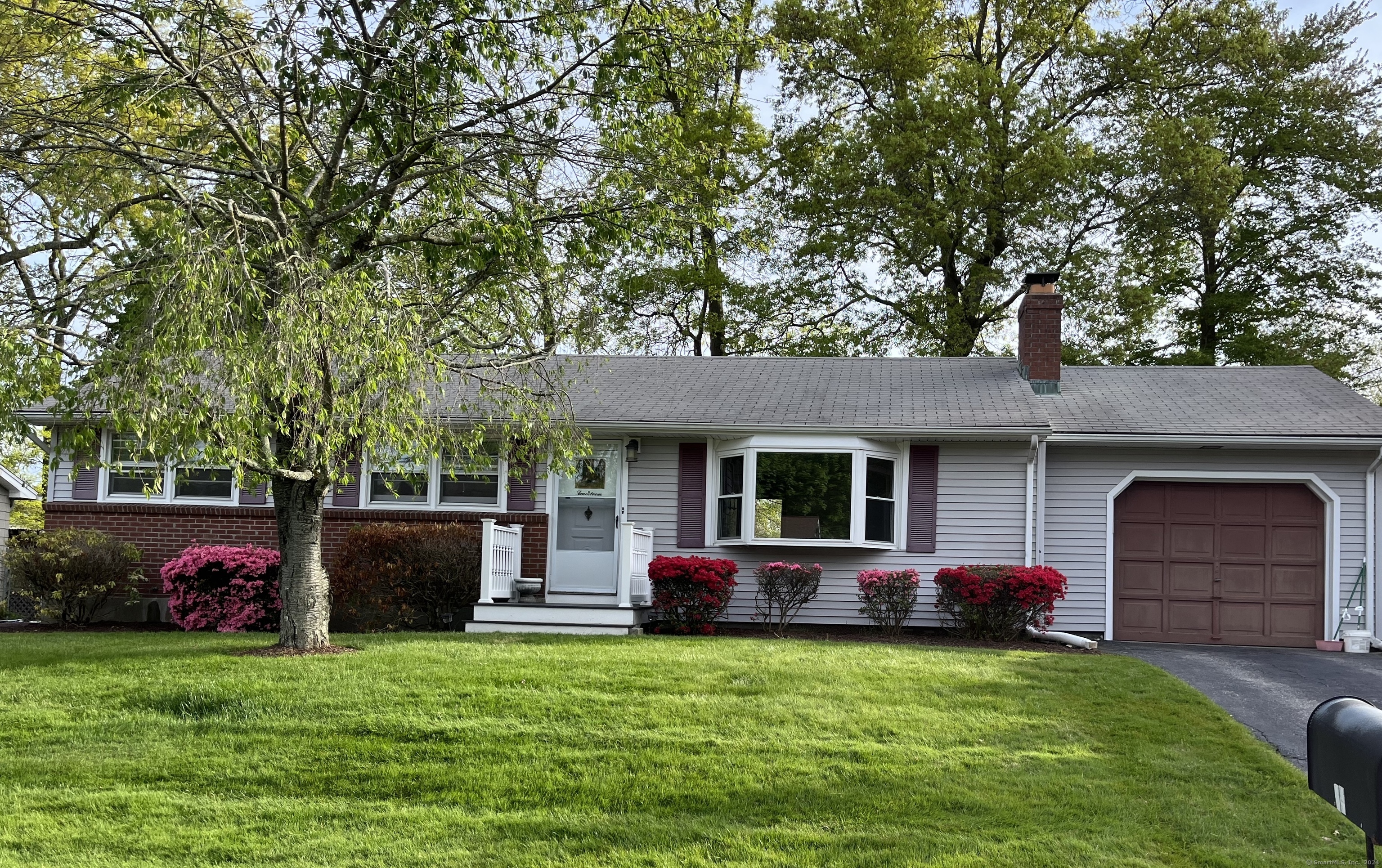 Property Photo: 14 Cherrywood Drive CT 06461